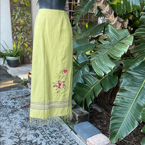 Vintage Dresses & Skirts - Linen blend floral, appliqué, pencil maxi skirt with fringe